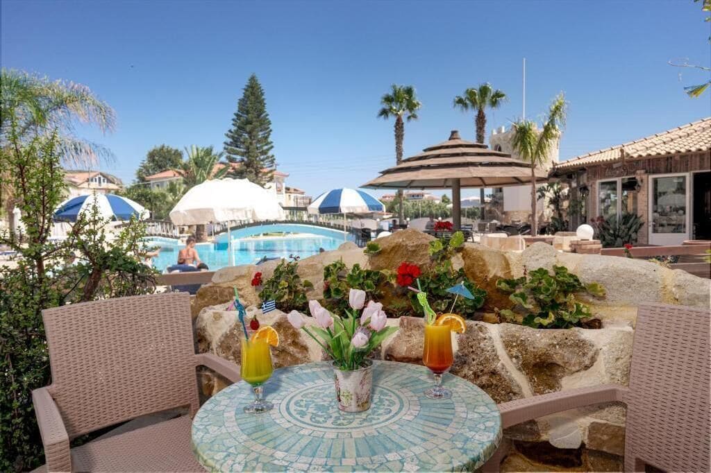Deluxe Studio, Double or Twin Beds | Terrace/patio