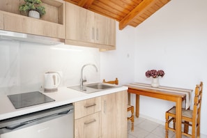 Superior Studio, Pool View | Private kitchen - Antonis Apartments (Zakynthos)