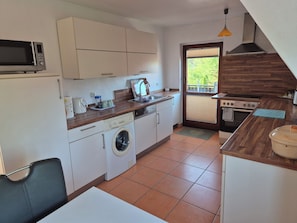 Frigorífic, microones, forn i placa de cuina