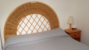 2 slaapkamers, een strijkplank/strijkijzer