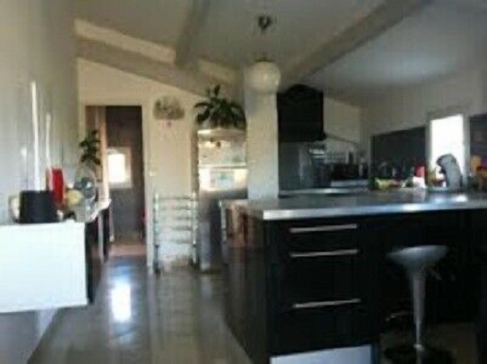 Apartment at the top of the villa with terrace and land for animals, 5 people