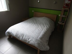 2 chambres, fer et planche à repasser