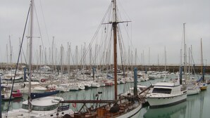 A marina with multiple boats docked. - House close to all shops (Saint-Denis-d'Oléron)