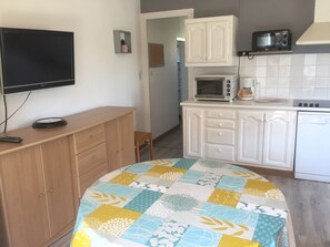 Fridge, microwave, oven, stovetop - House in Soustons, Landes (Soustons)