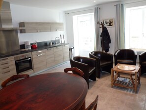 Fridge, microwave, oven, stovetop - Small fisherman's cottage. Classified as 3* furnished tourist accommodation (Saint-Vaast-La-Hougue)