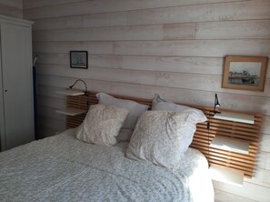 2 chambres, fer et planche à repasser, Wi-Fi gratuit, draps fournis