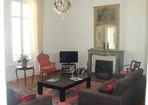 TV, fireplace, DVD player, ping pong