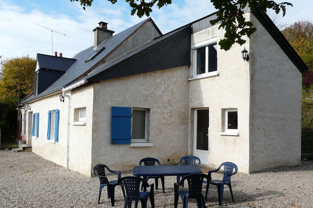 Cottage located in the countryside near the lake and the forest of Sillé le guillaume