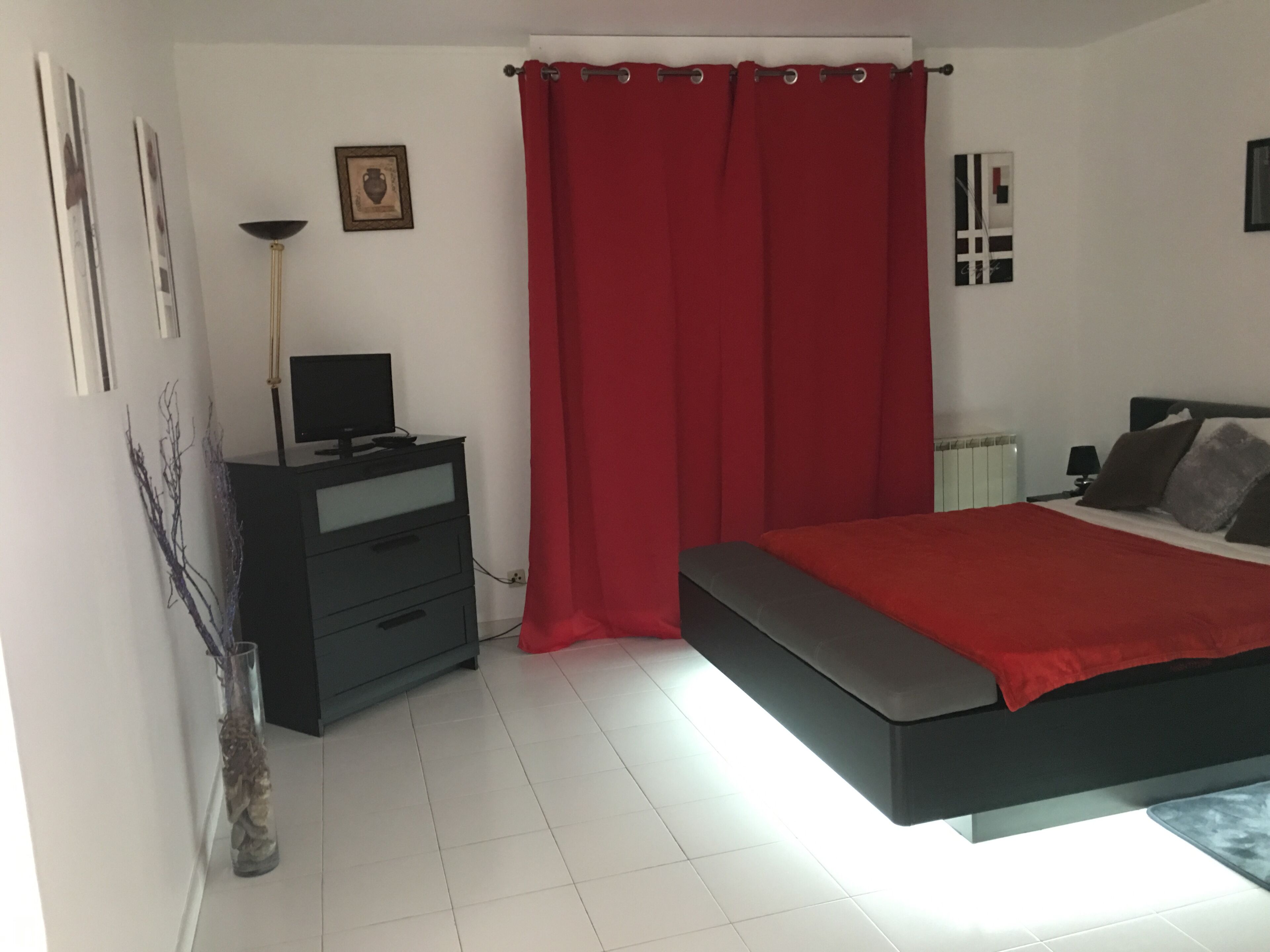 Pretty T2 quiet and bright, Sanary center, 150m from the harbor 400m beaches