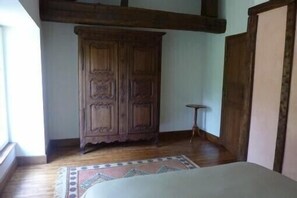 2 slaapkamers, een strijkplank/strijkijzer, reisbedje, wifi