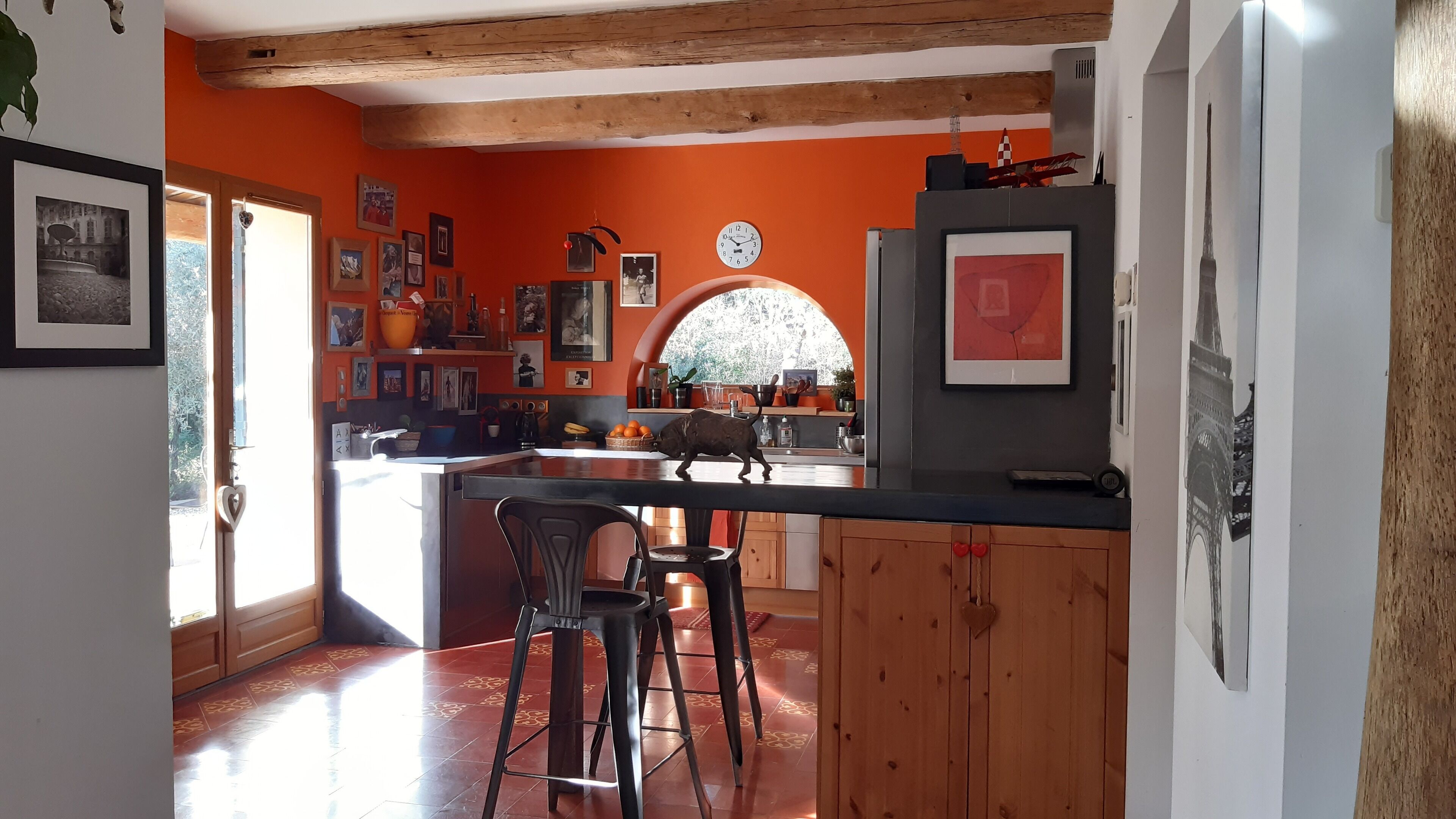 Provencal house near Aix en Provence with bowling pitch and swimming pool.