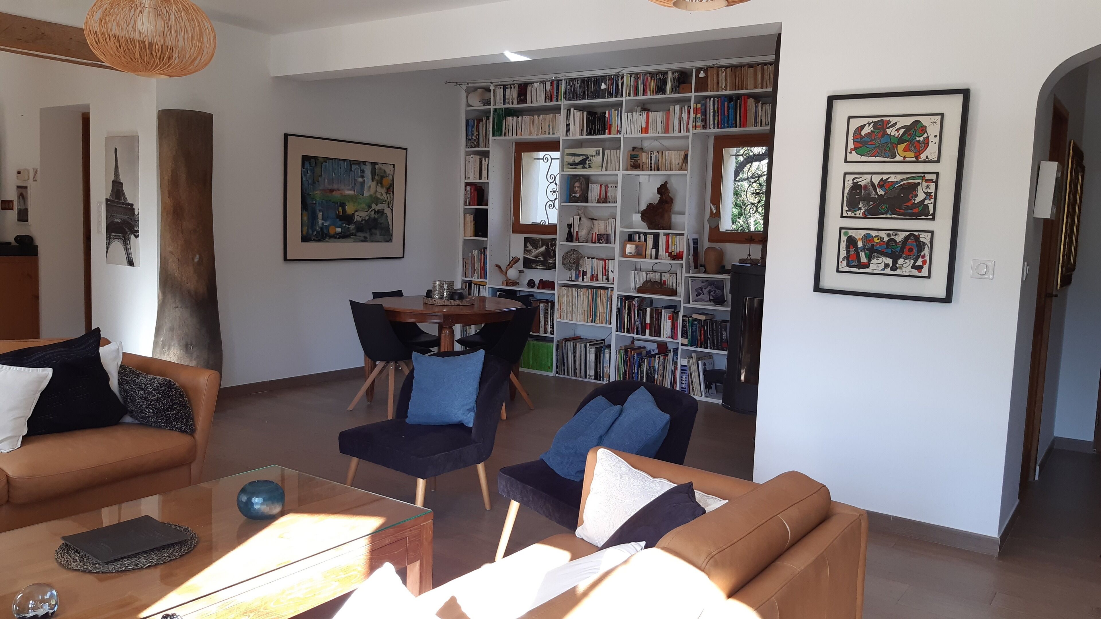 Provencal house near Aix en Provence with bowling pitch and swimming pool.