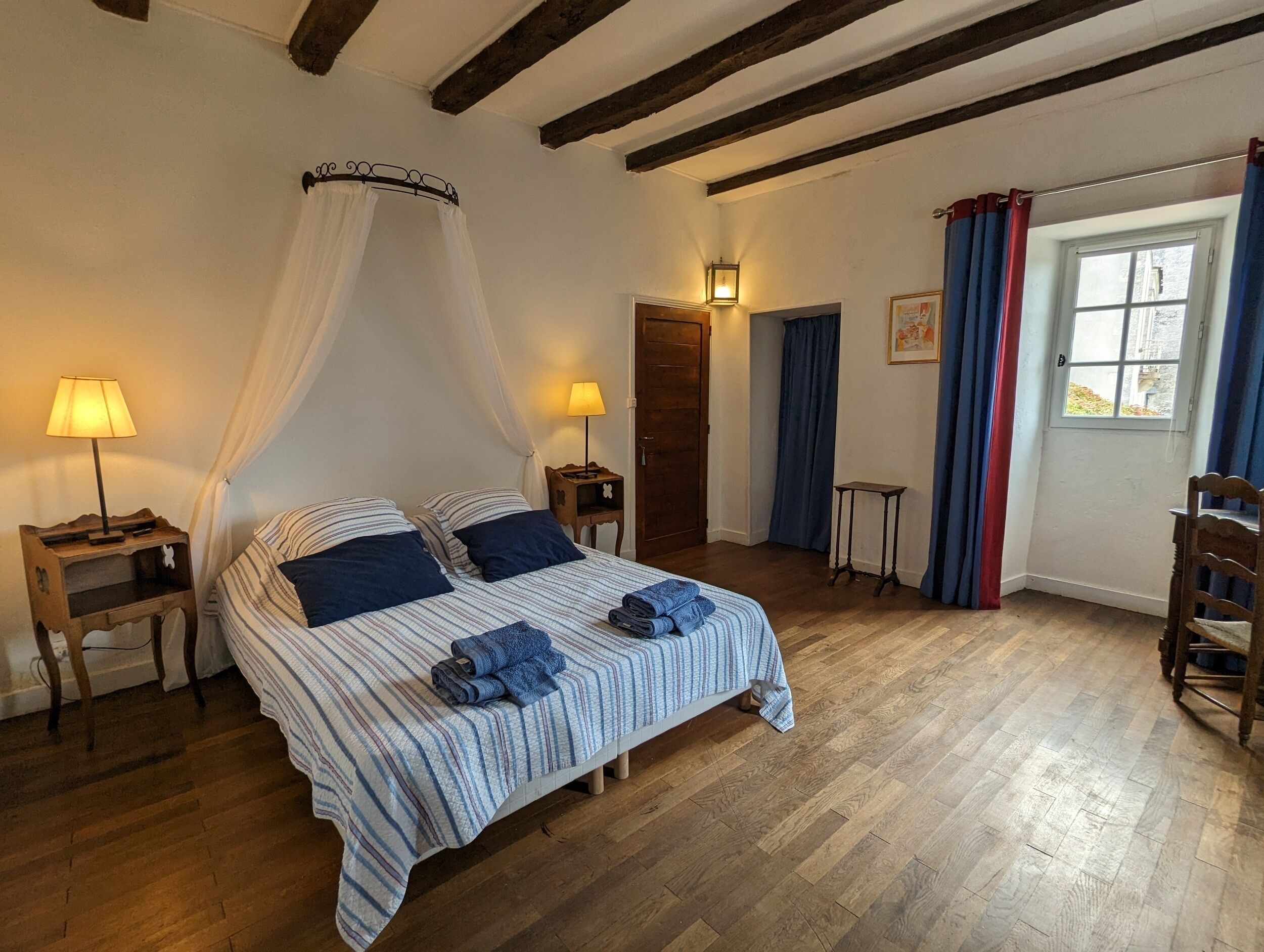 3 chambres, fer et planche à repasser, Wi-Fi, draps fournis