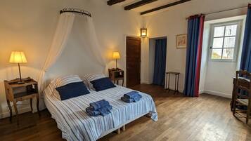 3 chambres, fer et planche à repasser, Wi-Fi, draps fournis