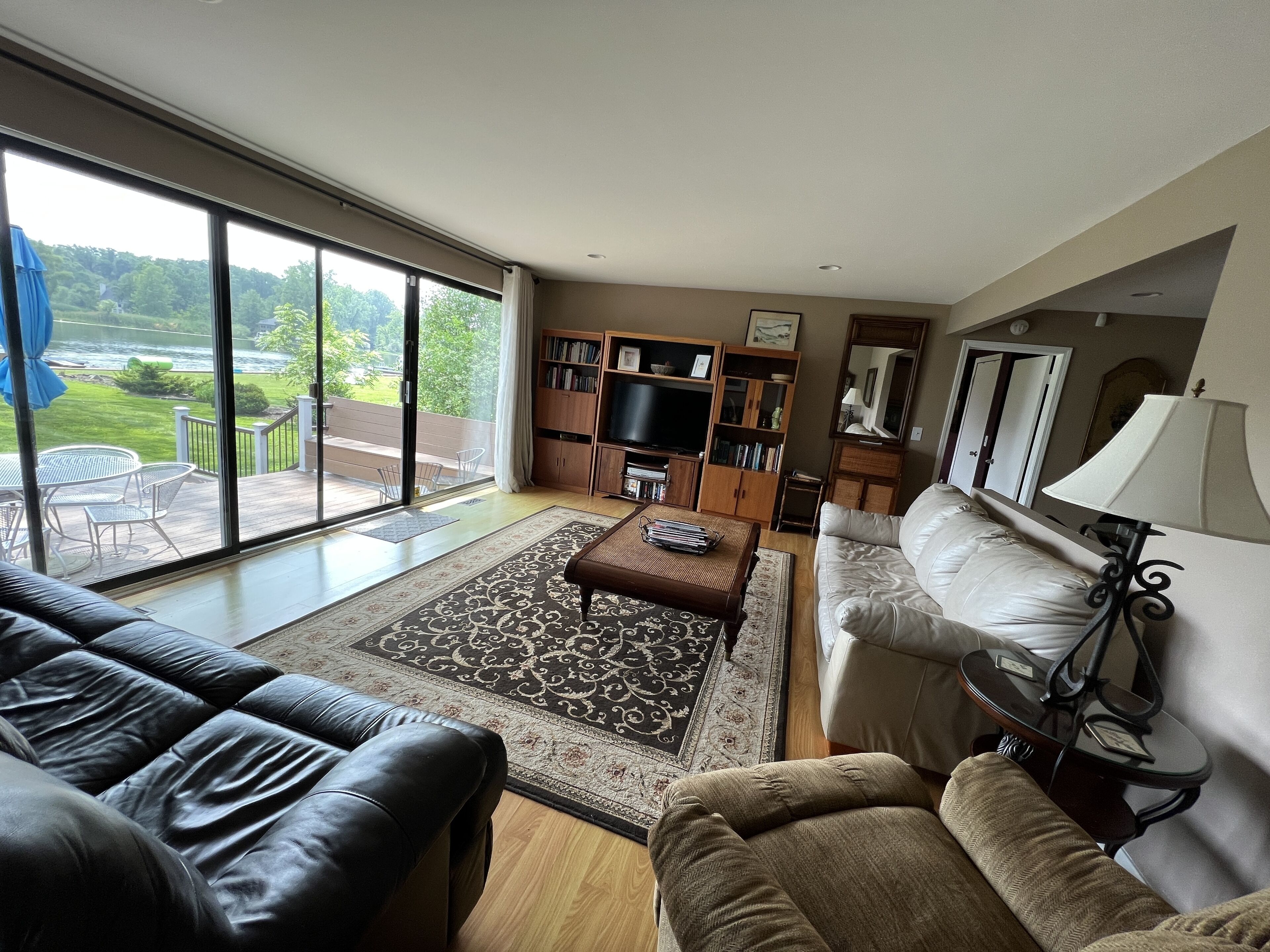 Cass Lakefront Family Cottage Sleeps 8
Next door Vrbo 90352 