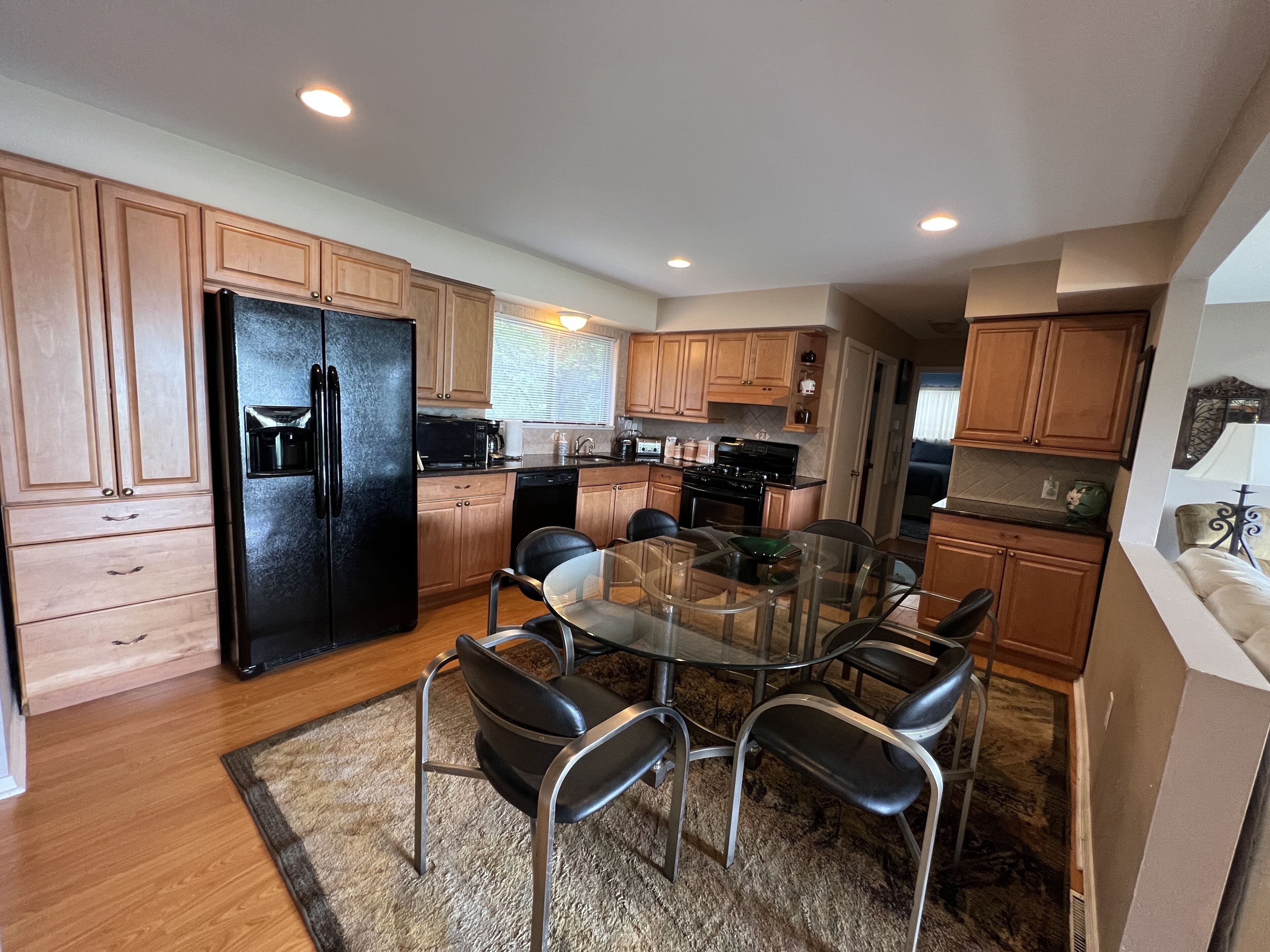 Cass Lakefront Family Cottage Sleeps 8
Next door Vrbo 90352 