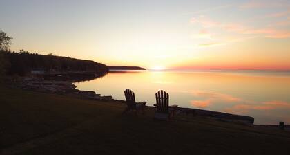 Romantic Waterfront Suite With Amazing Water Views, Hedgehog unit