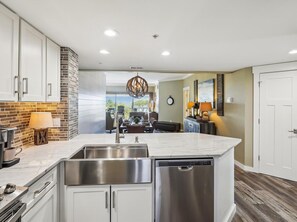 Interior - Barrington Arms Oceanfront Complex | Just Steps from the Beach (Hilton Head Island)