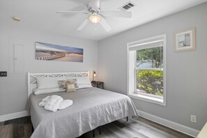 4 bedrooms, iron/ironing board, WiFi, bed sheets