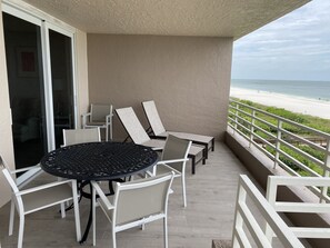 Outdoor dining - Beachfront Beauty - Totally Remodeled  (Marco Island)