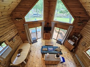 TV, DVD player - Evergreen Lodge,Waterfront Log Cabin,Wolf River,Partridge Lake,Fremont,Wisconsin (Fremont)