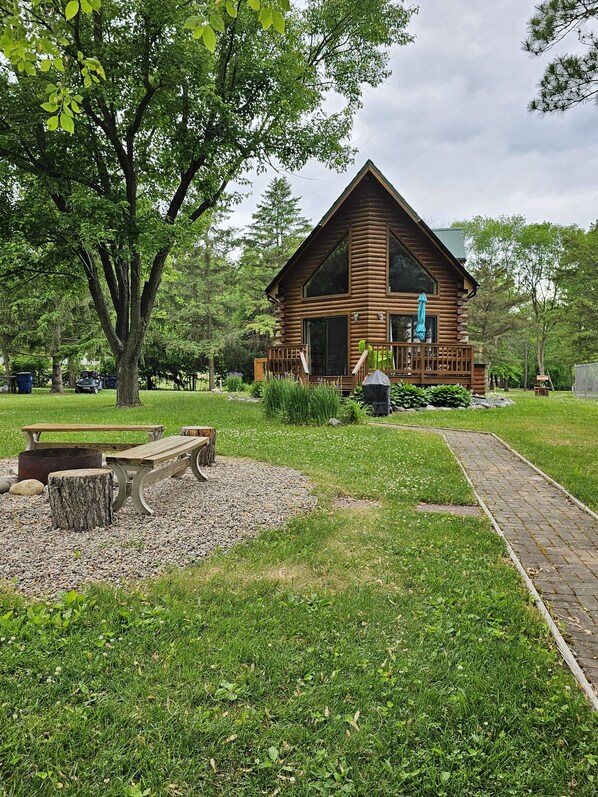 Luxurious Waterfront Log Cabin, Wolf River, Partridge Lake, Fremont