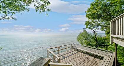 Saugatuck Beach Home auf einem ruhigen, privaten Waldgrundstück