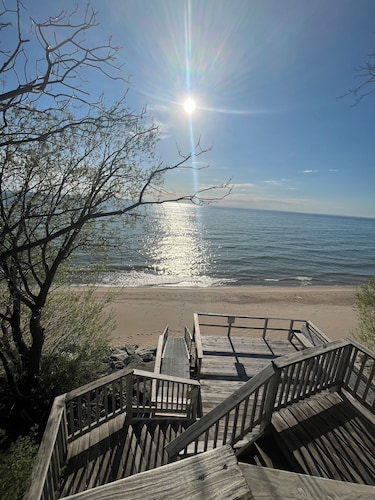 Saugatuck Beach Home On A Quiet, Private Wooded Lot