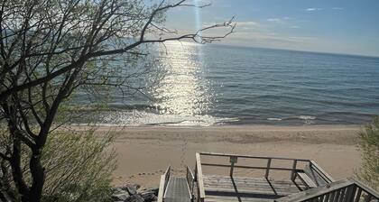 Saugatuck Beach Home On A Quiet, Private Wooded Lot