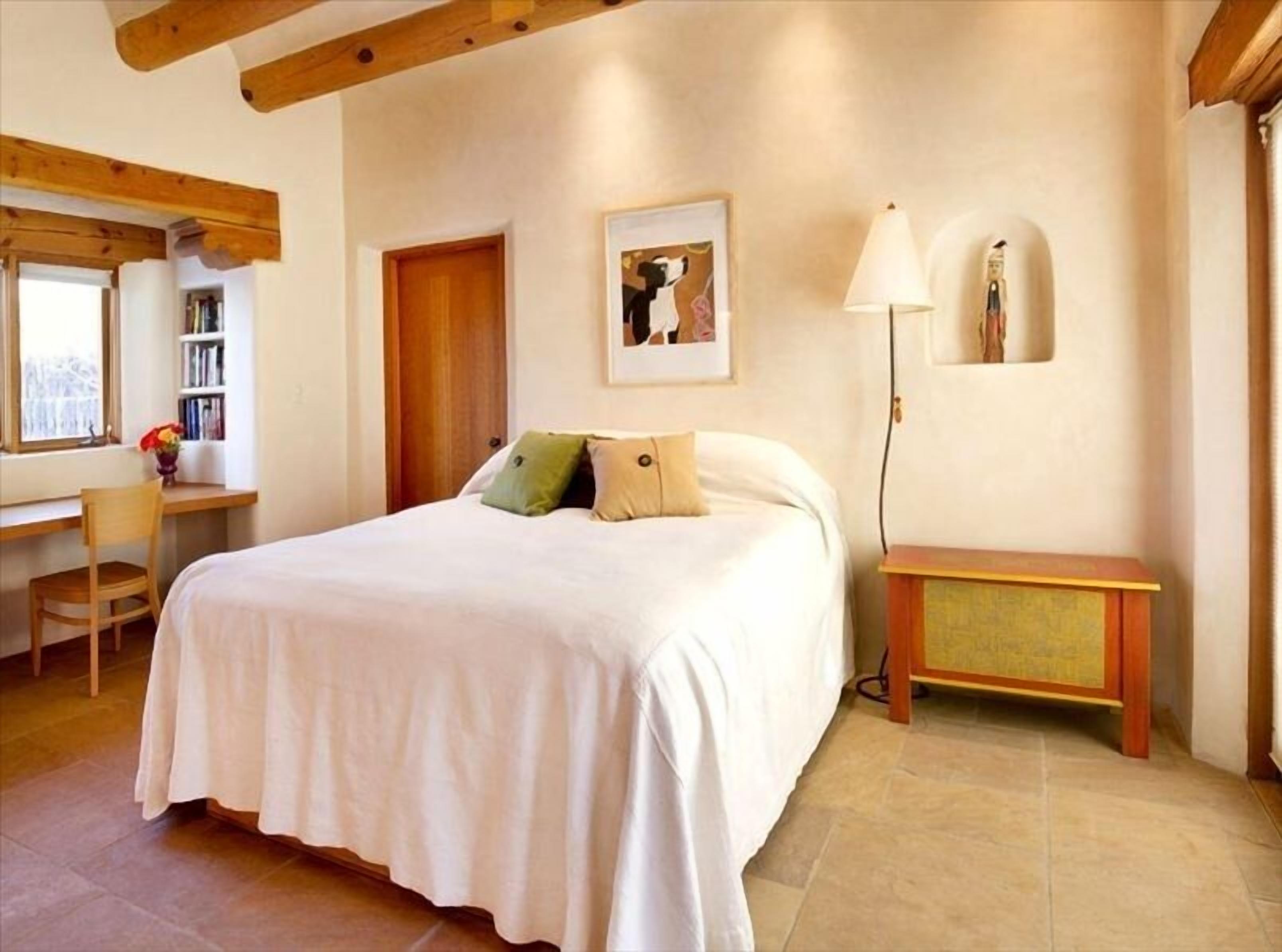 Gorgeous Architect designed Taos Adobe 1,200 Sq.Ft. Guest House Near Town Plaza