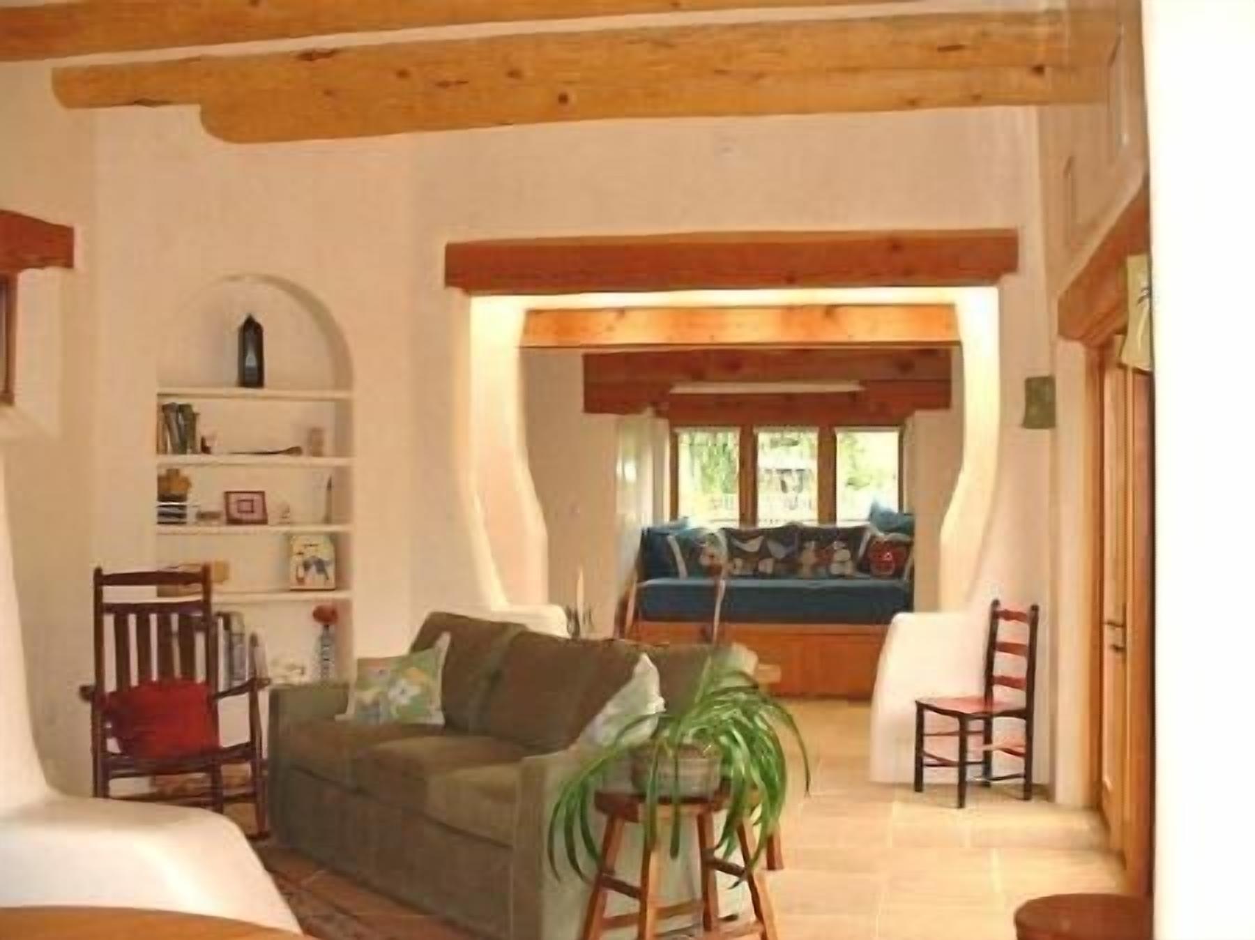 Gorgeous Architect designed Taos Adobe 1,200 Sq.Ft. Guest House Near Town Plaza