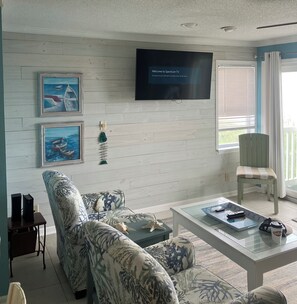 Smart TV, DVD player, books - Take a look at how cute this place is! Booking for 2026 (Surfside Beach)