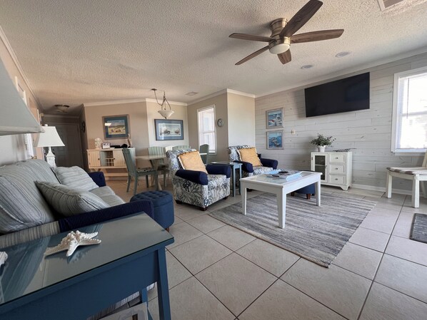 تلفزيون ذكي، مشغل دي في دي، كُتُب