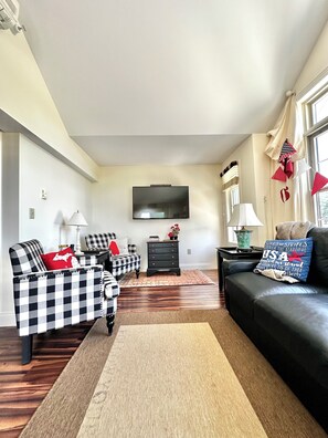 Smart TV, books, music library, stereo