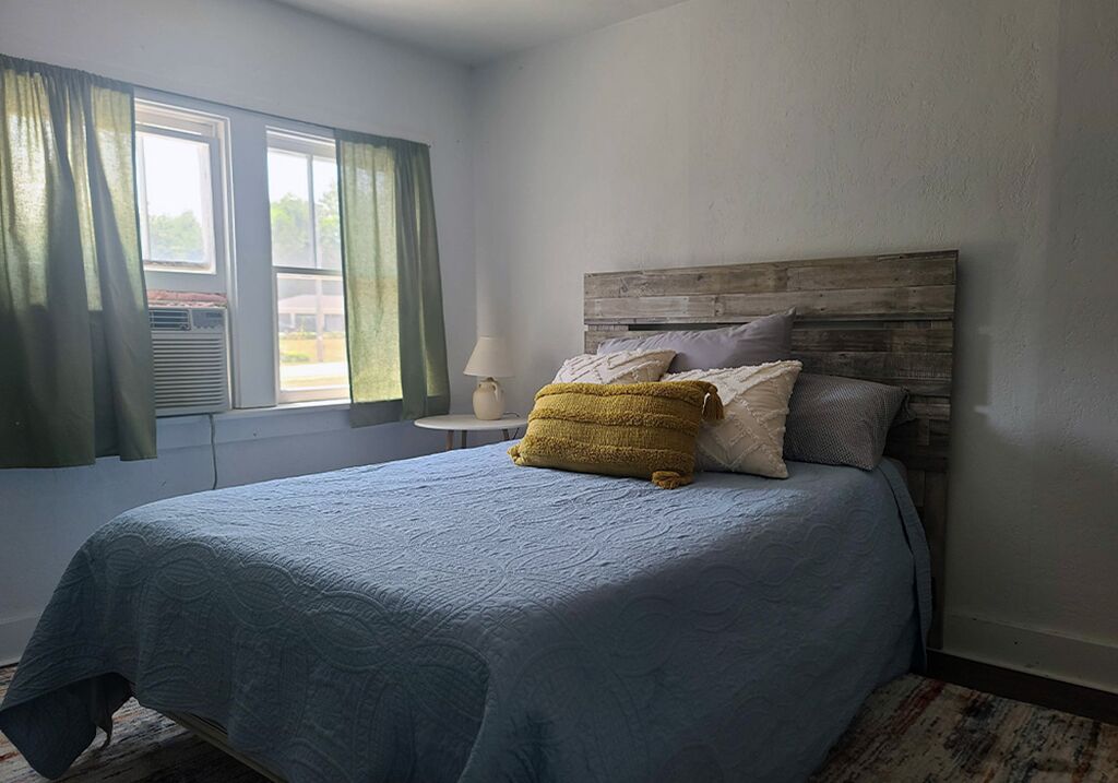 5 bedrooms, free WiFi, bed sheets, wheelchair access