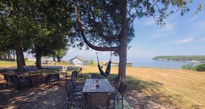 Waterfront Cottage sijaitsee viehättävässä ympäristössä, Gills Rock