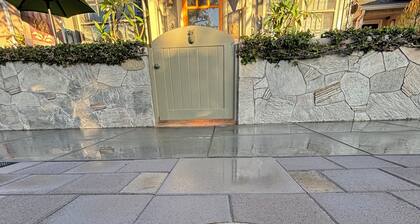 🌊🌊 2026 @ the Pineapple Cottage. Steps to Ocean. 🌊 RELAX & ENJOY 😎the beach.⛱️🌊🌊