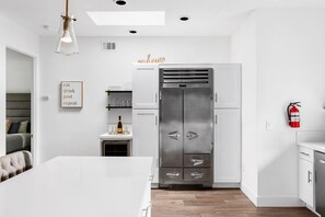 Fridge, microwave, oven, stovetop - Upscale Palm Springs Condo/Desert Princess Resort w/golf cart! Misting System! (Cathedral City)