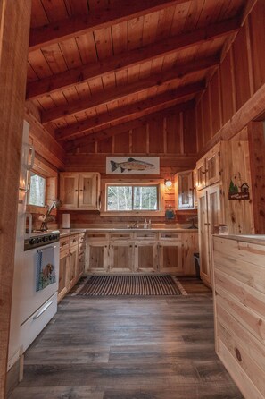 Fridge, oven, stovetop, coffee/tea maker