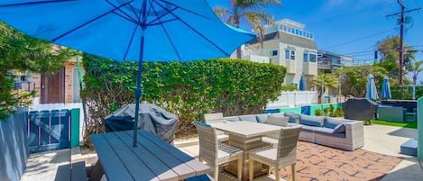 تناول الطعام بالخارج