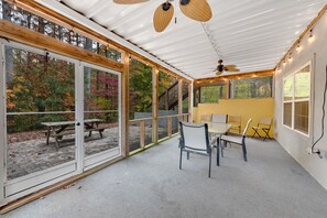 Terrace/patio - THE BLUESTONE COVE RETREAT on Kerr Lake:Gentle Slope/Sandy Cove, Game-Ready Yard (Clarksville)