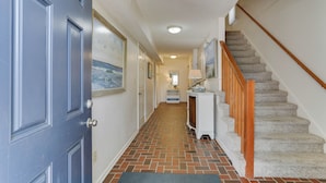 Unclassified image, 5 of 43, button - 3-story contemporary home, one block from the beach (Virginia Beach)