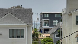 Unclassified image, 2 of 43, button - 3-story contemporary home, one block from the beach (Virginia Beach)