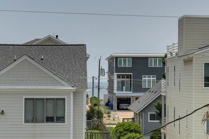 Exterior - 3-story contemporary home, one block from the beach (Virginia Beach)