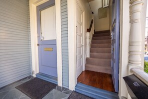 تفاصيل الفندق من الخارج