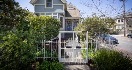 Gorgeous Upper Flat in Historic Berkeley Queen Anne Duplex