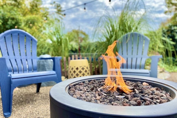 Fully-Fenced Yard w/ Firepit, Hot Tub, Stock Tank Pool, Grill & Picnic Table