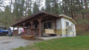 Unclassified image, 2 of 101, button