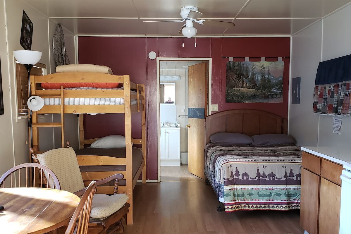 Cabaña estándar | Ropa de cama de alta calidad y decoración individual