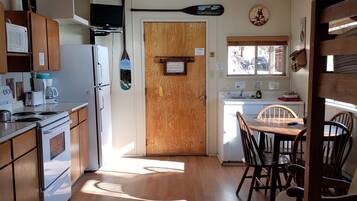 The Lake Cabin | In-room dining